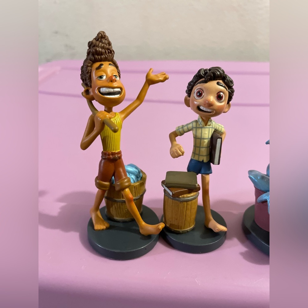 4 piece Luca figurine set - Picture 4 of 4